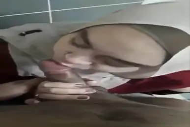 Disempongin Pacar Yang Alim